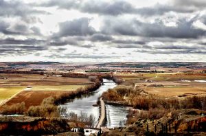 Duero River winding through DO Toro in Spain