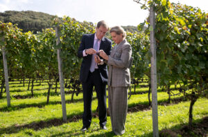 Patrick McGrath MW (left) and HRH The Duchess of Edinburgh (right) at the launch ceremony of Domaine Evremond.