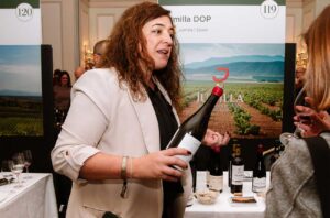 Pouring award-winning DO Jumilla wines at Decanter's London Fine Wine Experience.