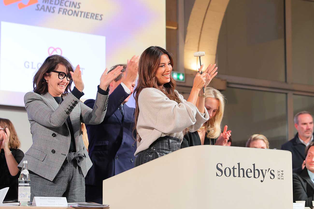 Eva Longoria and Zabou Breitman bring the hammer down on the sale of the President's barrel at the Hospices de Beaune 2024 auction