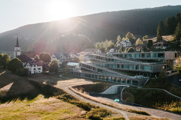 The zigzag exterior of Hotel des Horlogers